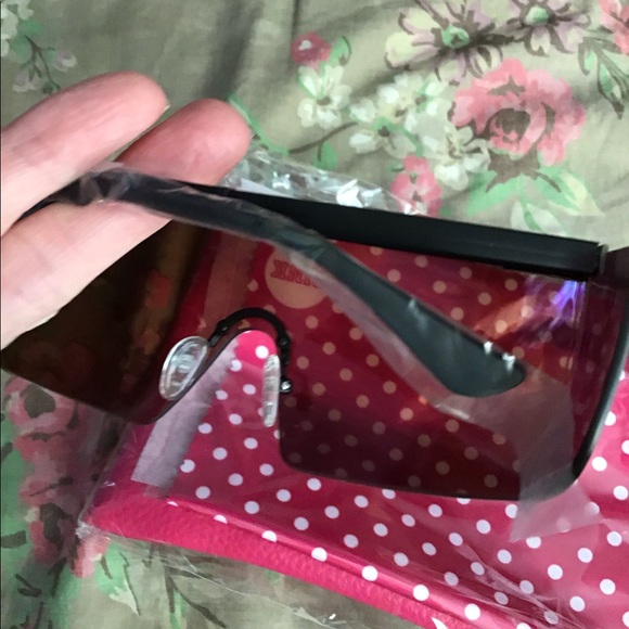 ❌❌❌SOOLD OUT  ! Rare VS Pink shield sunnies - Picture 7 of 9